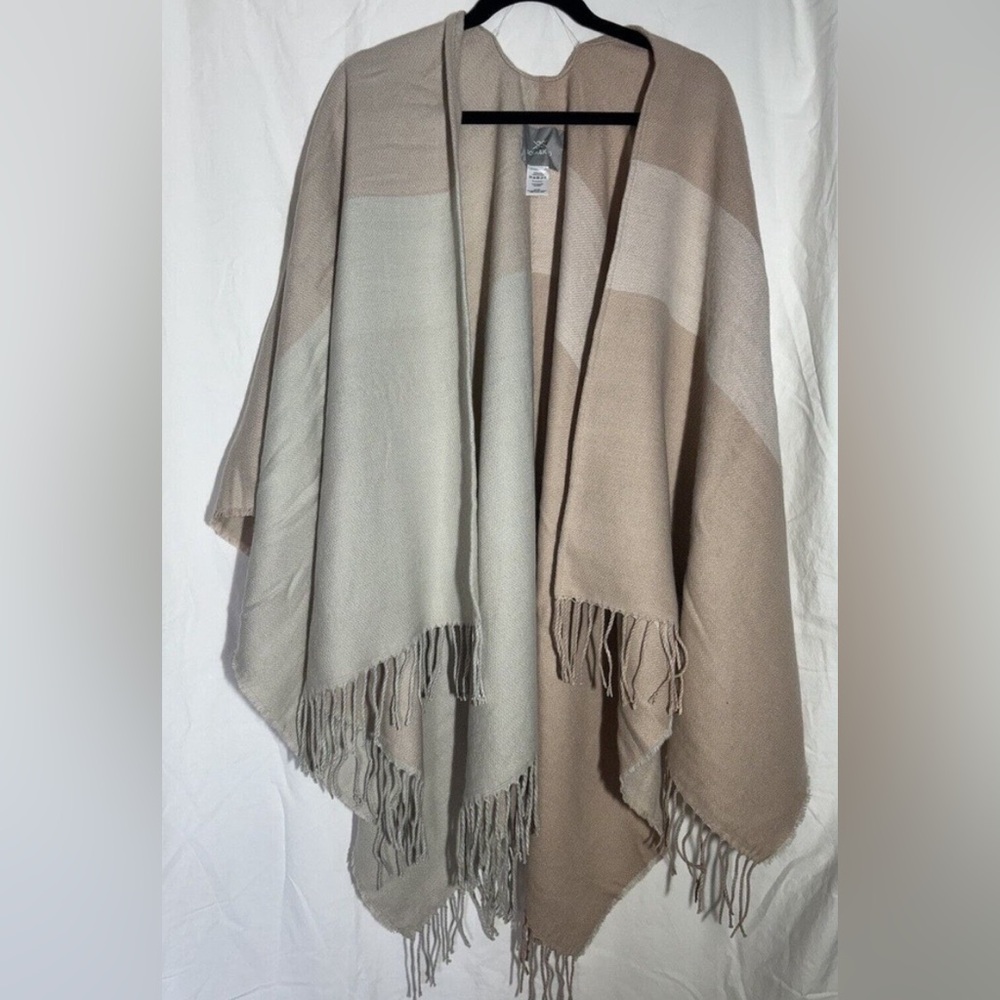 Soia & Kyo Beige and Gray Poncho - one size fits most